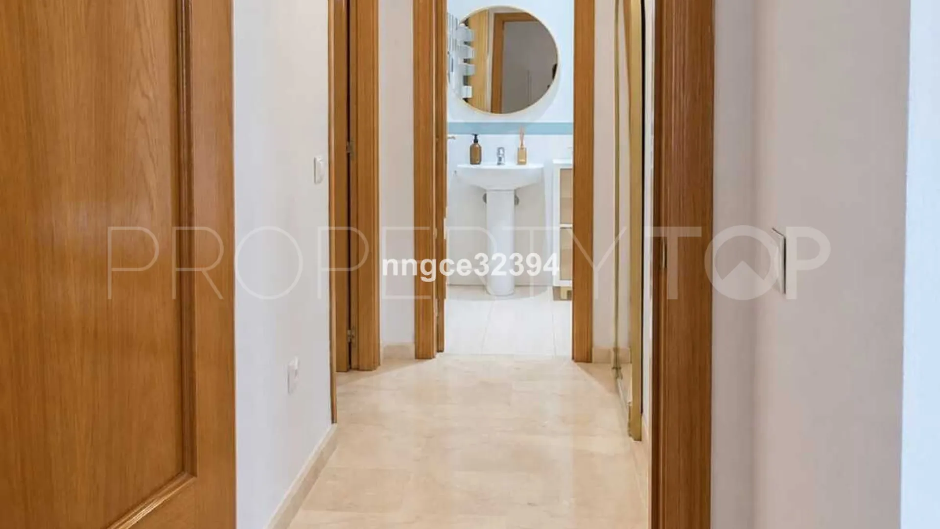 3 bedrooms ground floor apartment in Benahavis for sale