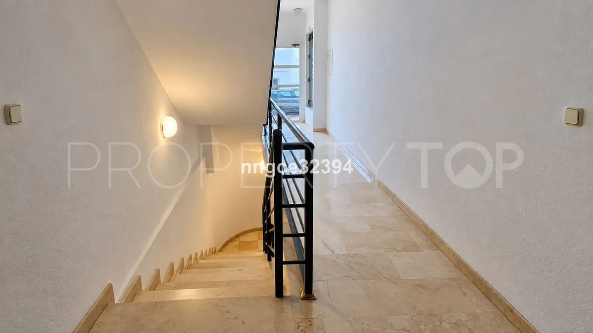 3 bedrooms ground floor apartment in Benahavis for sale