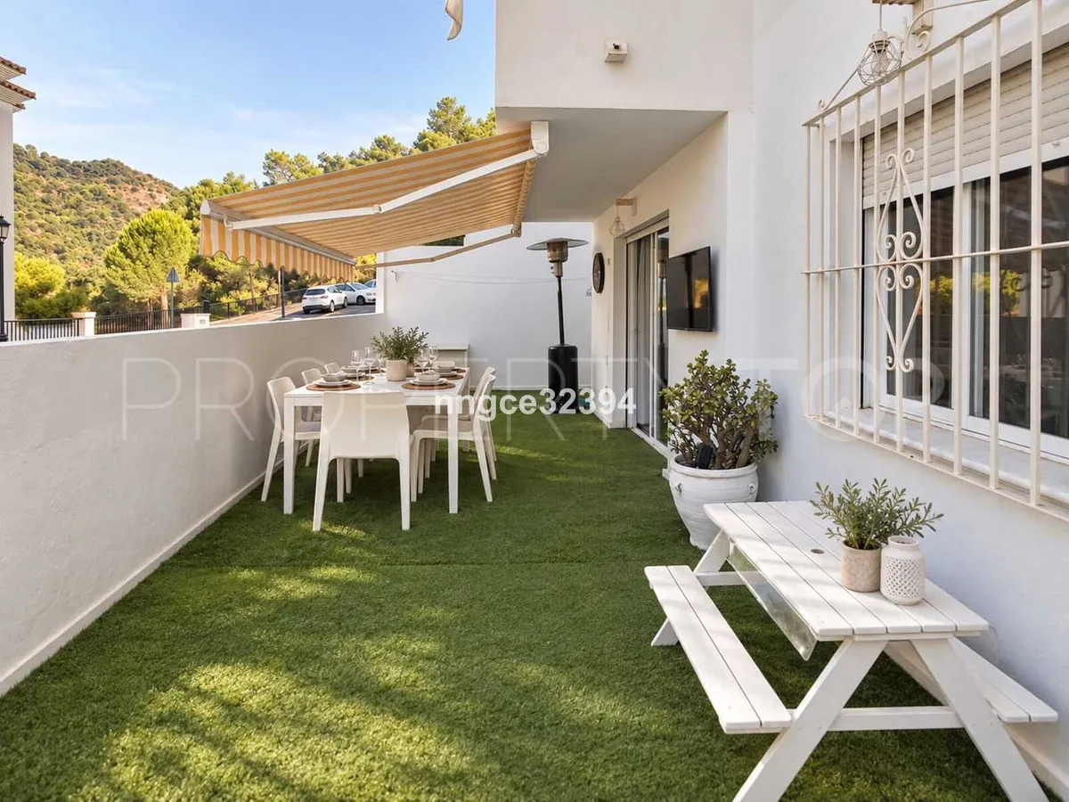 3 bedrooms ground floor apartment in Benahavis for sale