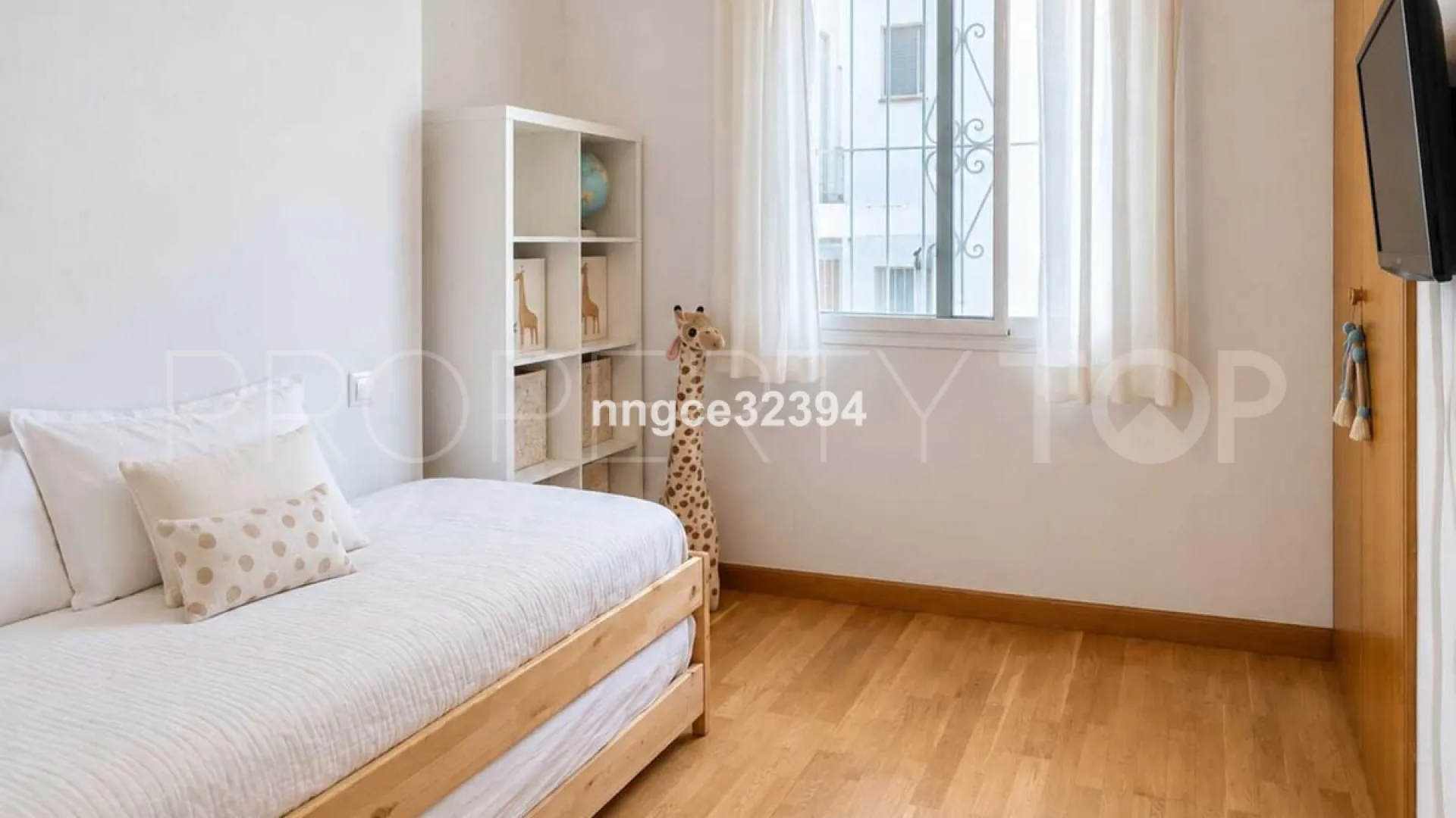 3 bedrooms ground floor apartment in Benahavis for sale