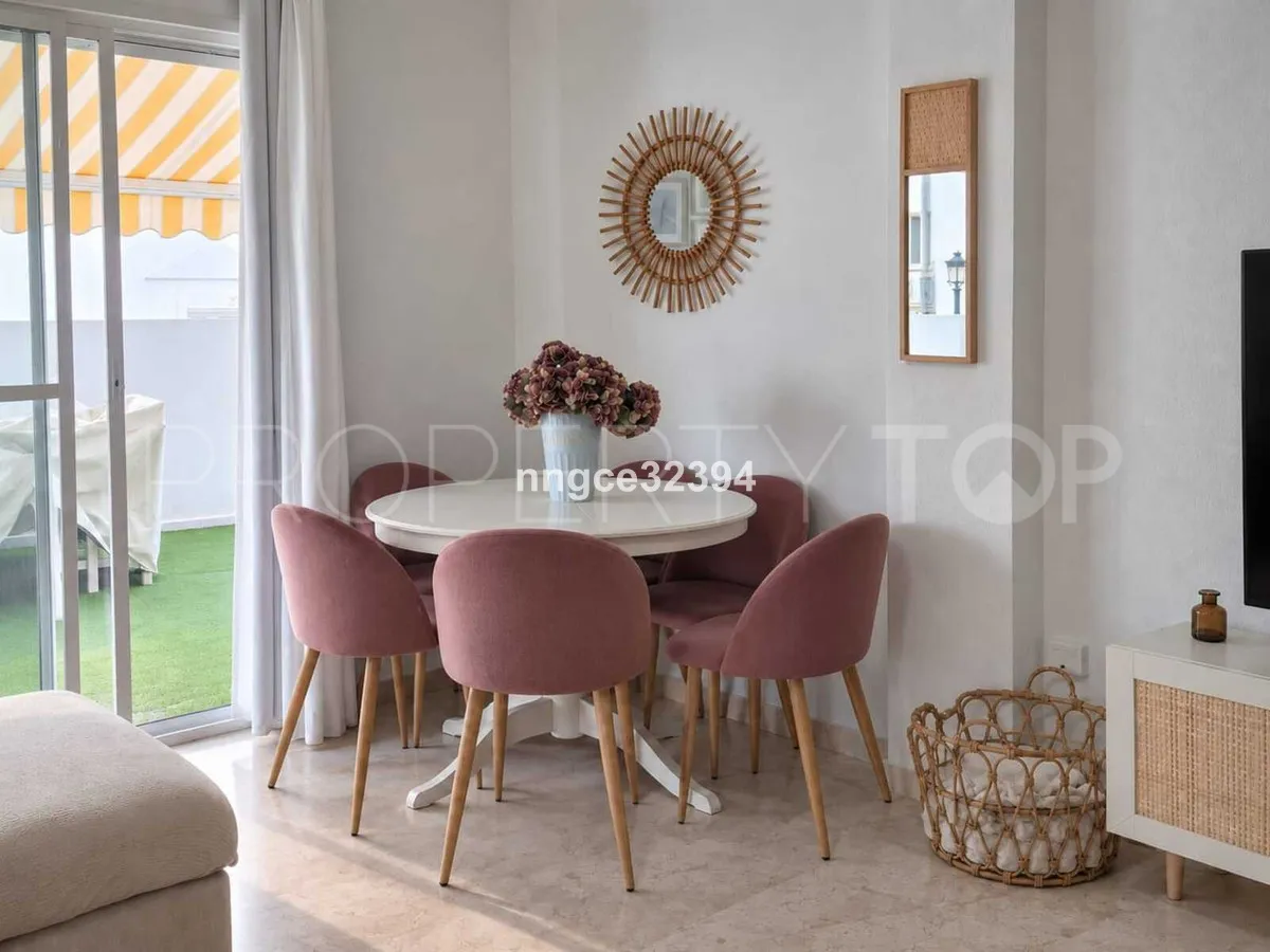 3 bedrooms ground floor apartment in Benahavis for sale