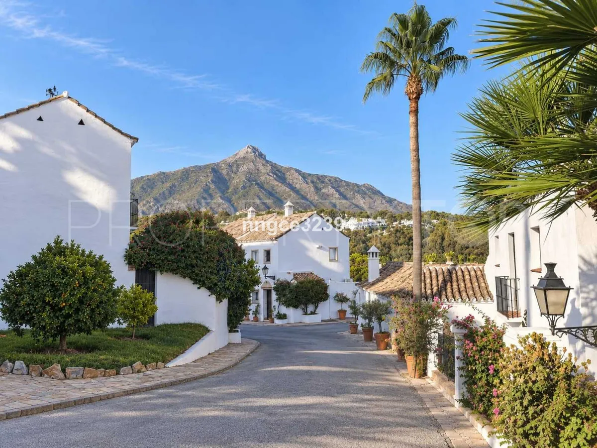 Se vende adosado en Nueva Andalucia con 2 dormitorios