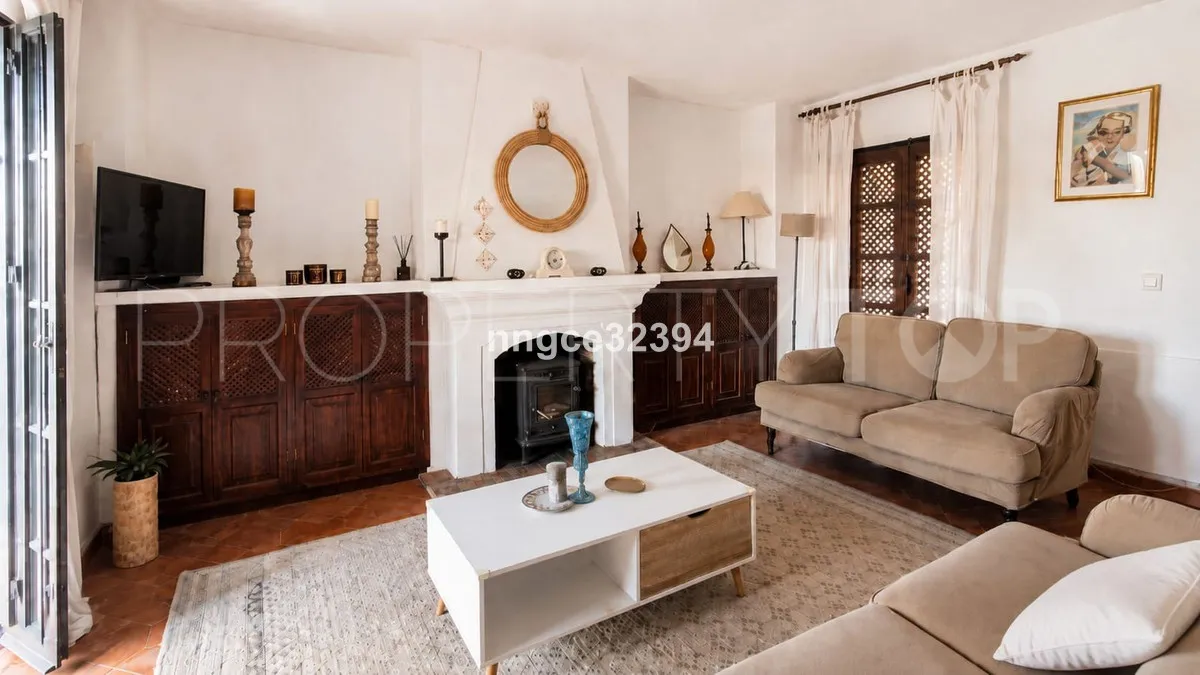Se vende adosado en Nueva Andalucia con 2 dormitorios