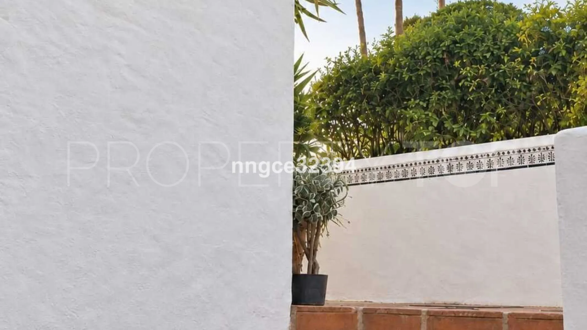 Se vende adosado en Nueva Andalucia con 2 dormitorios