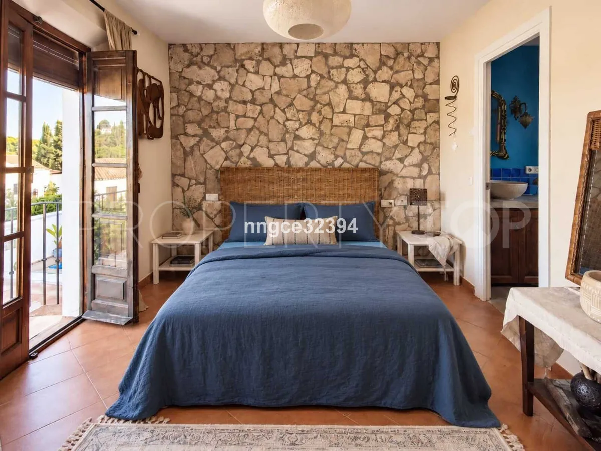 Se vende adosado en Nueva Andalucia con 2 dormitorios