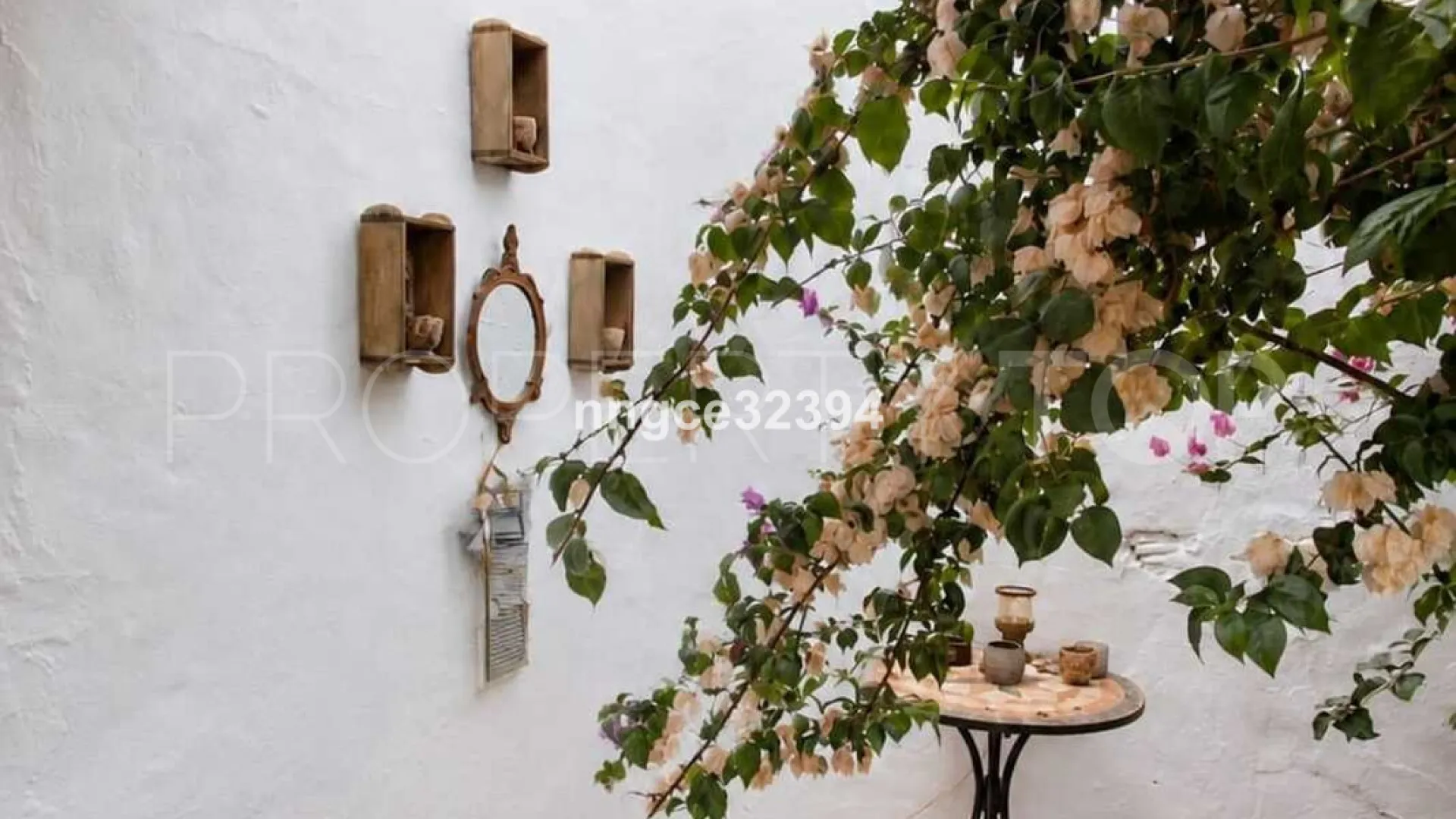 Se vende adosado en Nueva Andalucia con 2 dormitorios