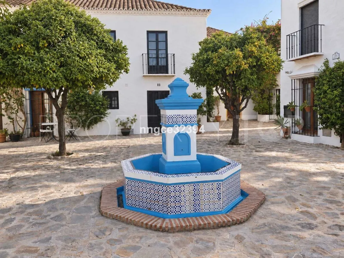 Se vende adosado en Nueva Andalucia con 2 dormitorios