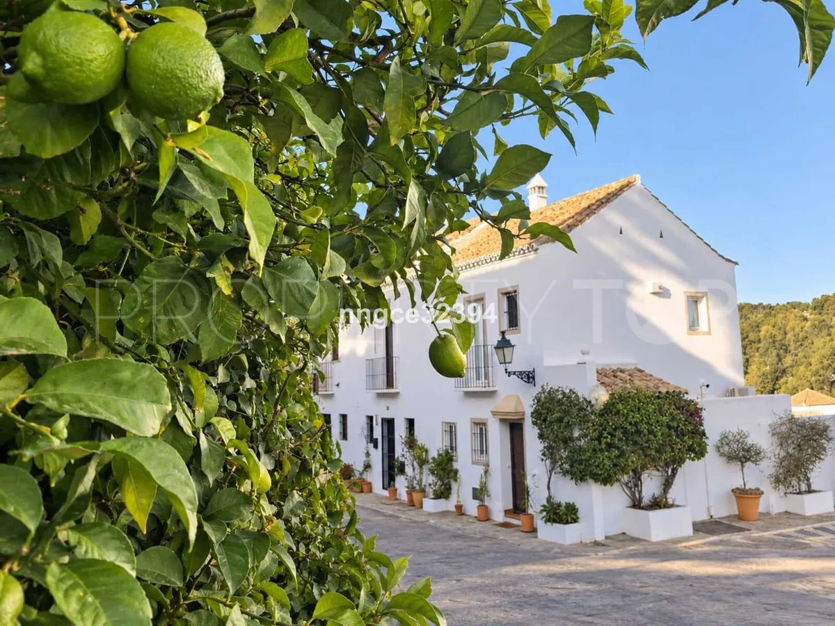 Se vende adosado en Nueva Andalucia con 2 dormitorios