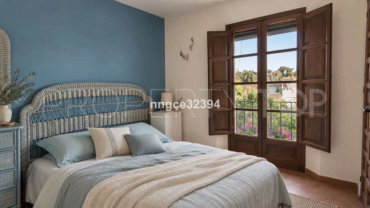 Se vende adosado en Nueva Andalucia con 2 dormitorios