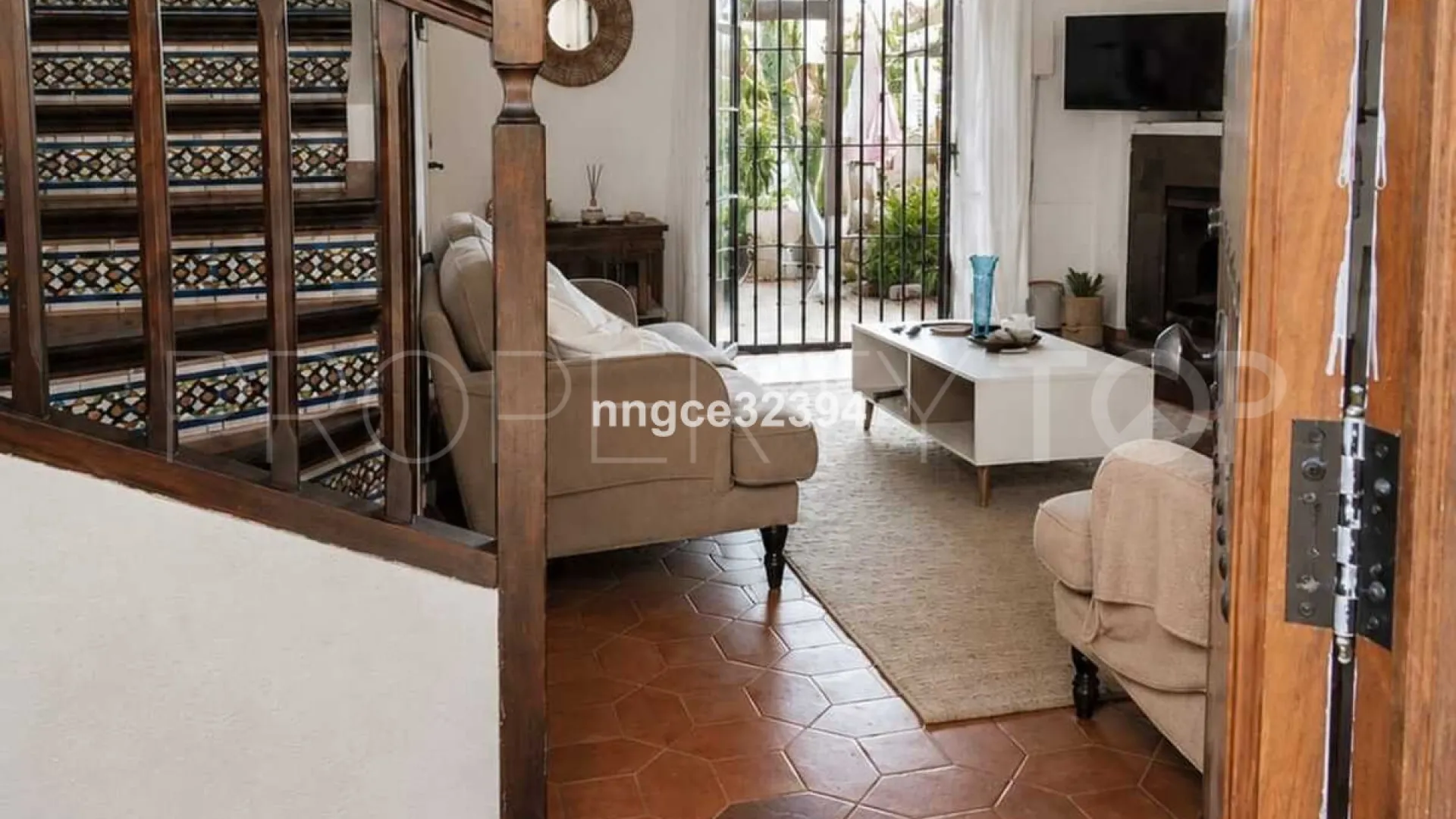 Se vende adosado en Nueva Andalucia con 2 dormitorios