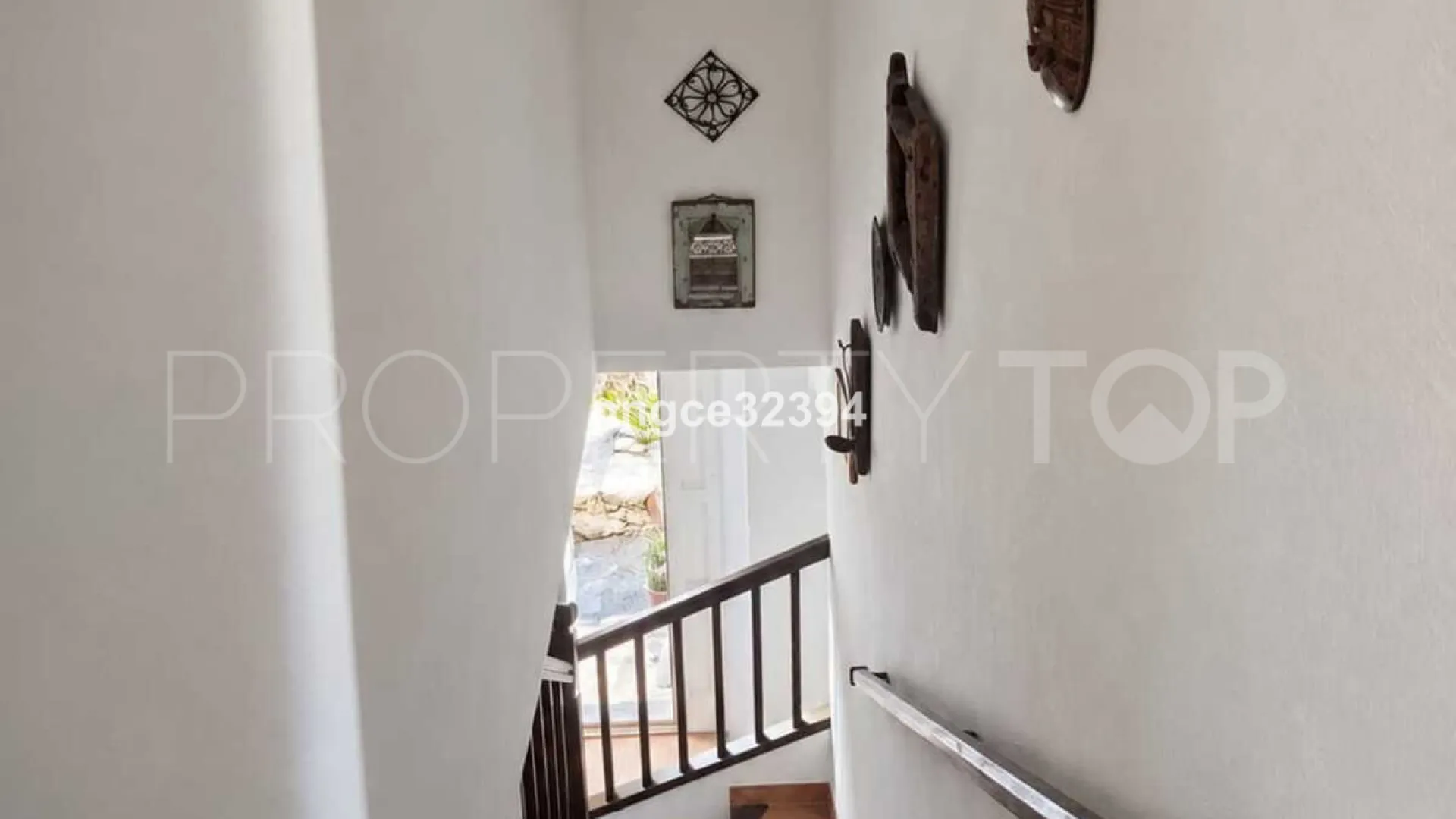Se vende adosado en Nueva Andalucia con 2 dormitorios