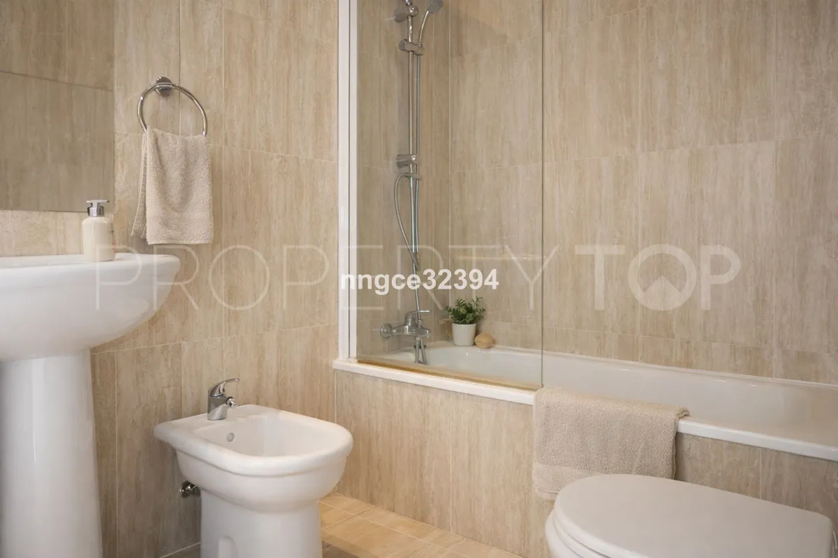 Buy town house with 4 bedrooms in Manilva
