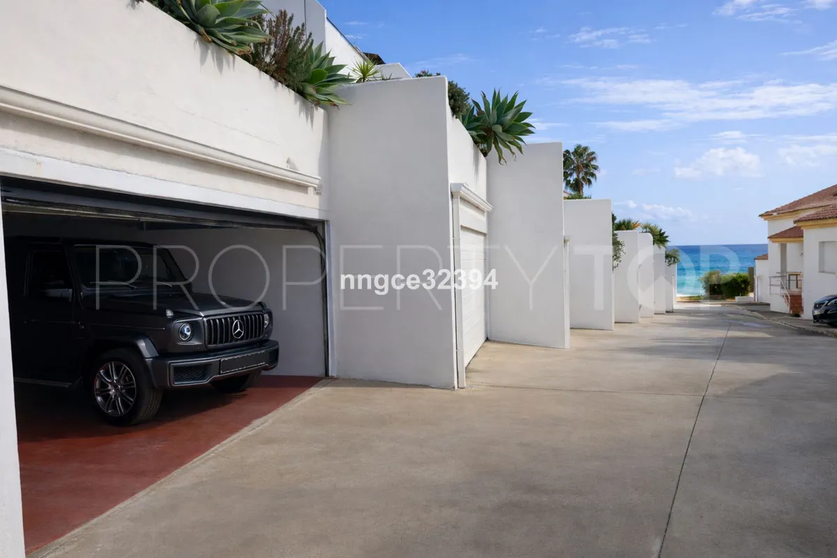 Buy town house with 4 bedrooms in Manilva