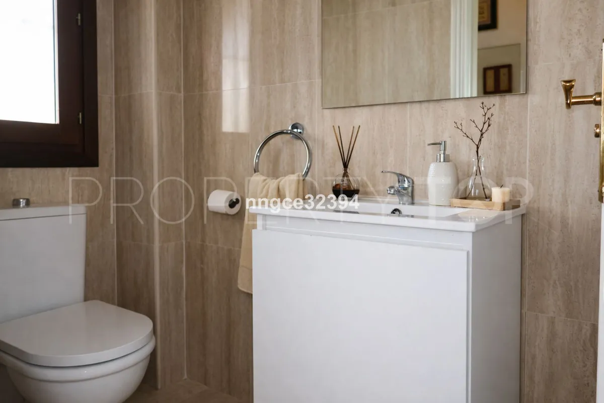 Buy town house with 4 bedrooms in Manilva