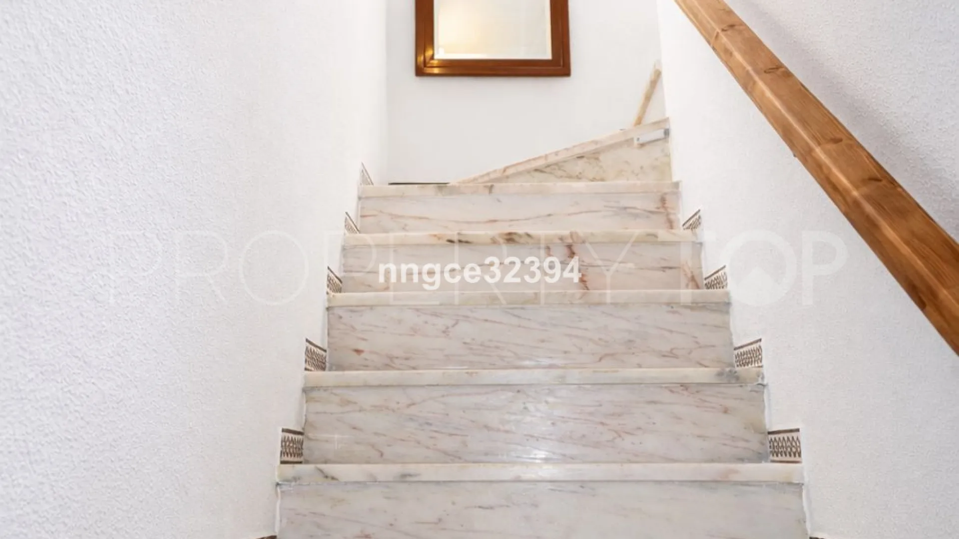Buy town house with 4 bedrooms in Manilva