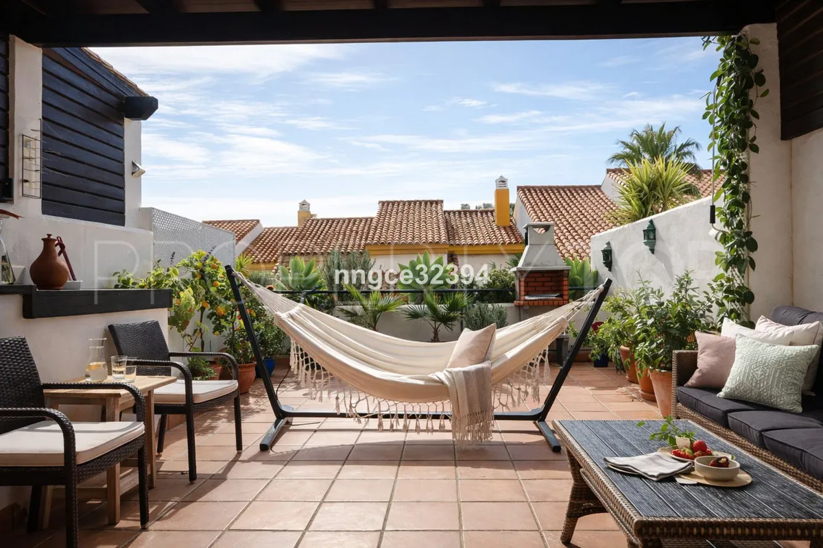 Buy town house with 4 bedrooms in Manilva