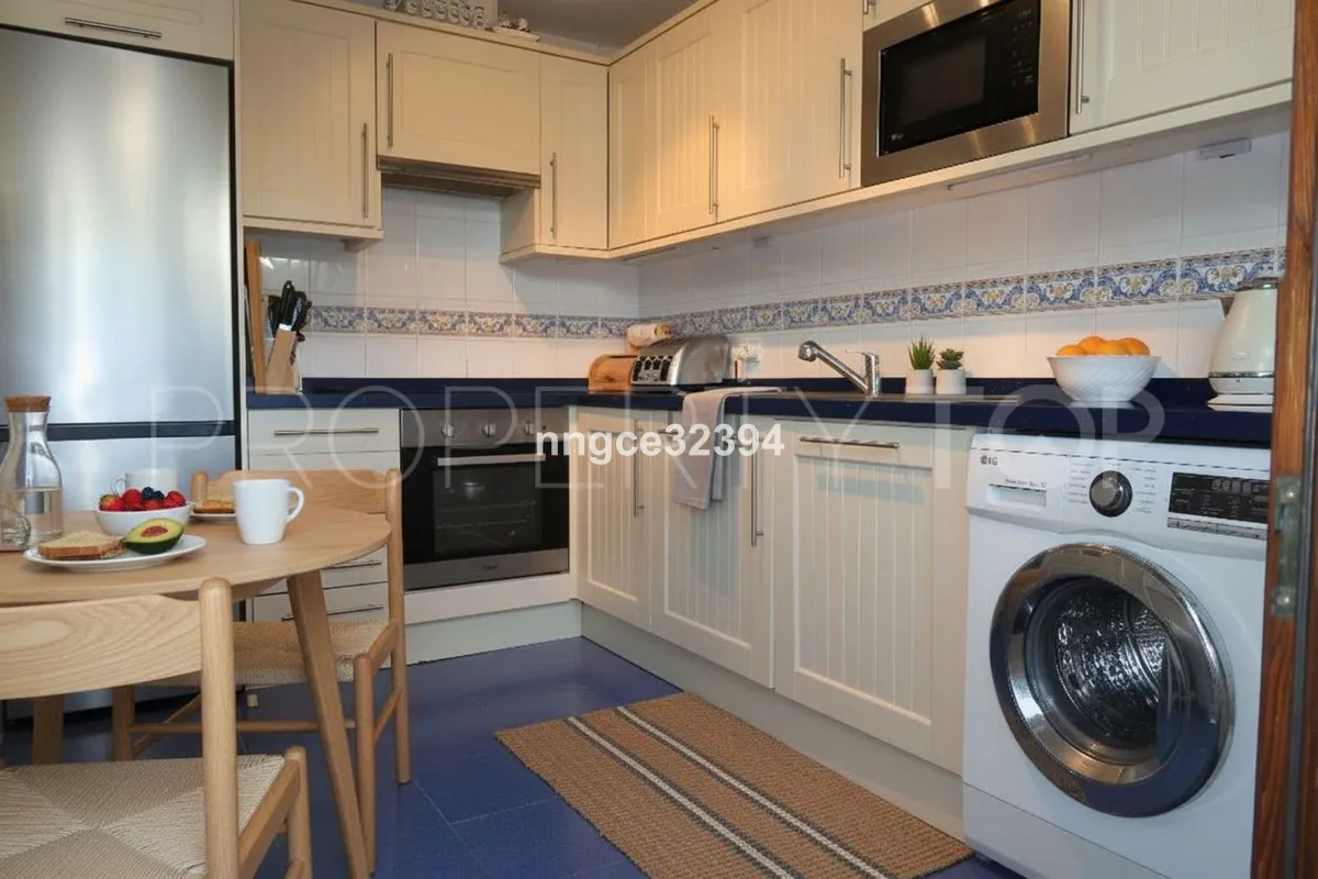 Buy town house with 4 bedrooms in Manilva
