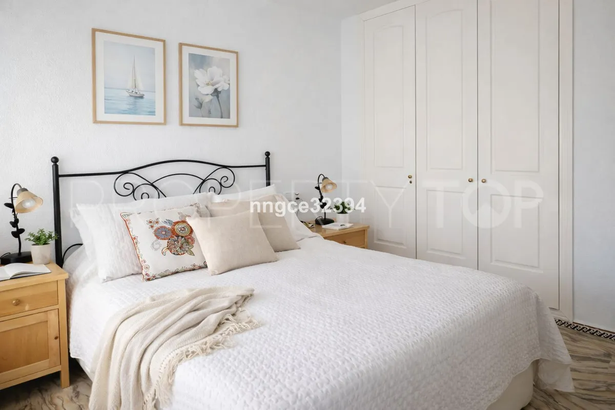 Buy town house with 4 bedrooms in Manilva
