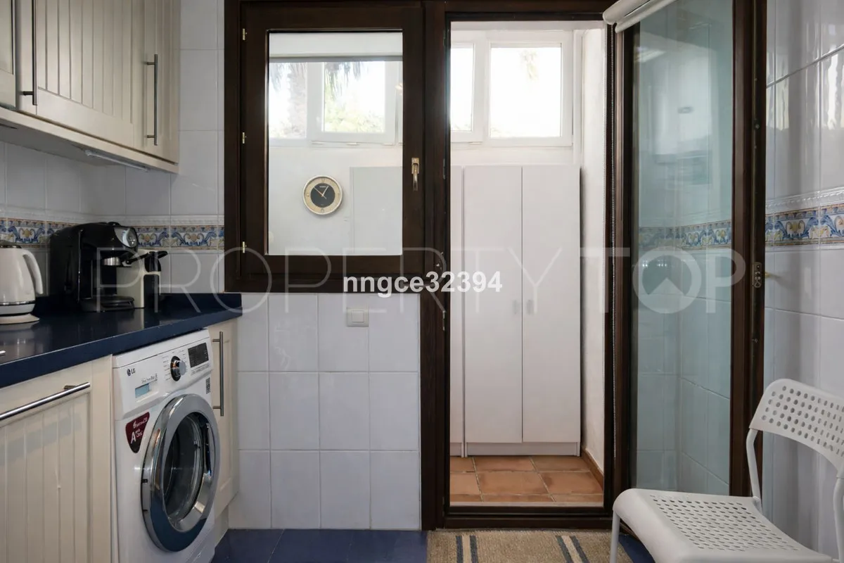 Buy town house with 4 bedrooms in Manilva