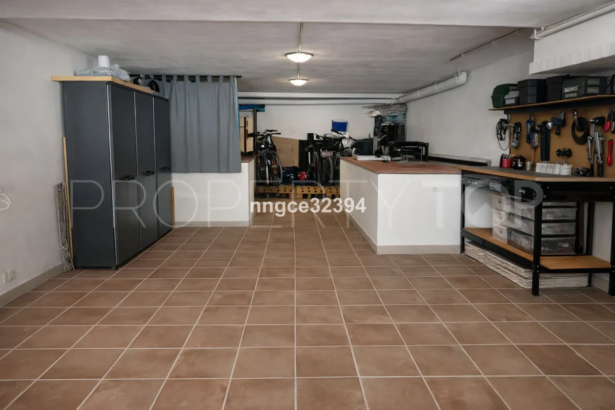 Buy town house with 4 bedrooms in Manilva
