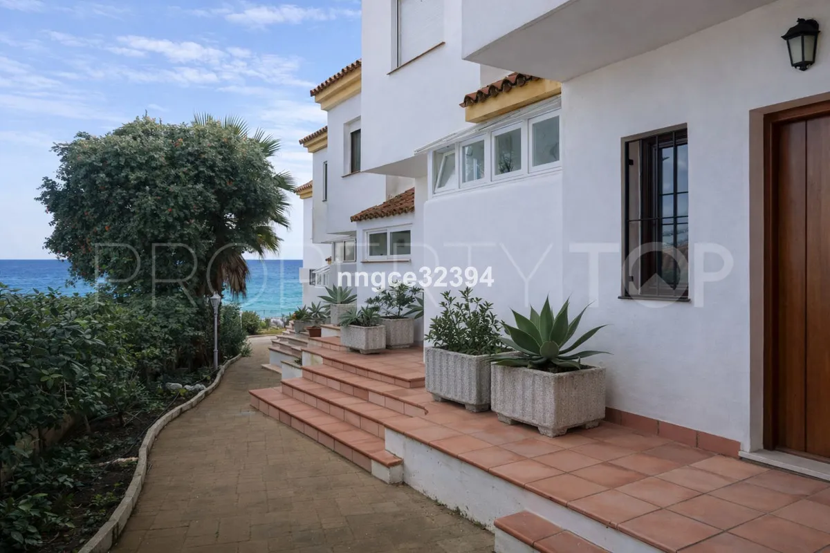 Buy town house with 4 bedrooms in Manilva
