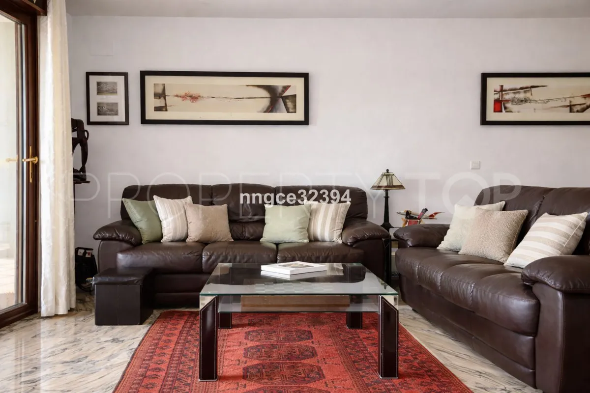 Buy town house with 4 bedrooms in Manilva