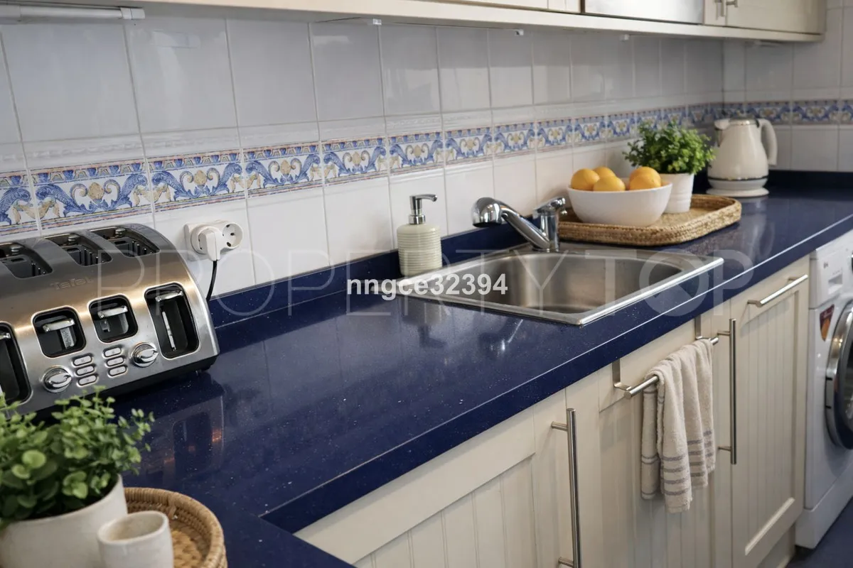 Buy town house with 4 bedrooms in Manilva