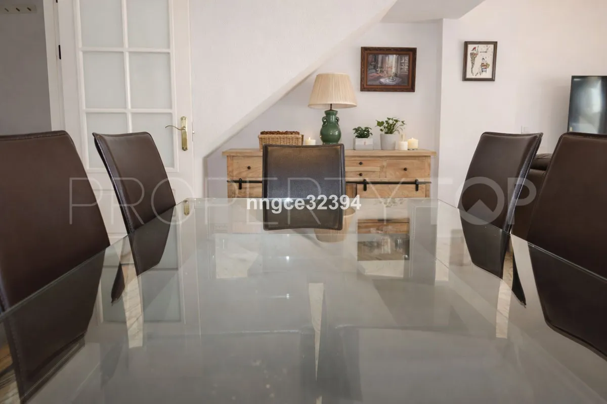Buy town house with 4 bedrooms in Manilva