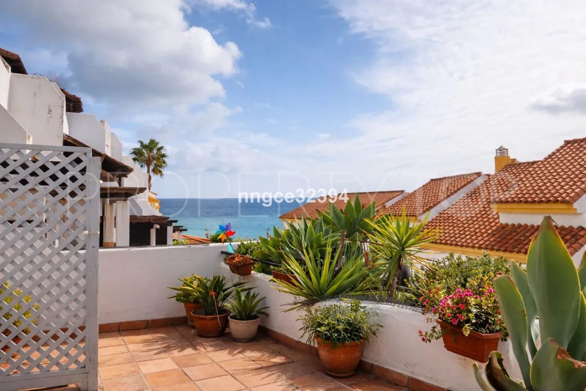 Buy town house with 4 bedrooms in Manilva
