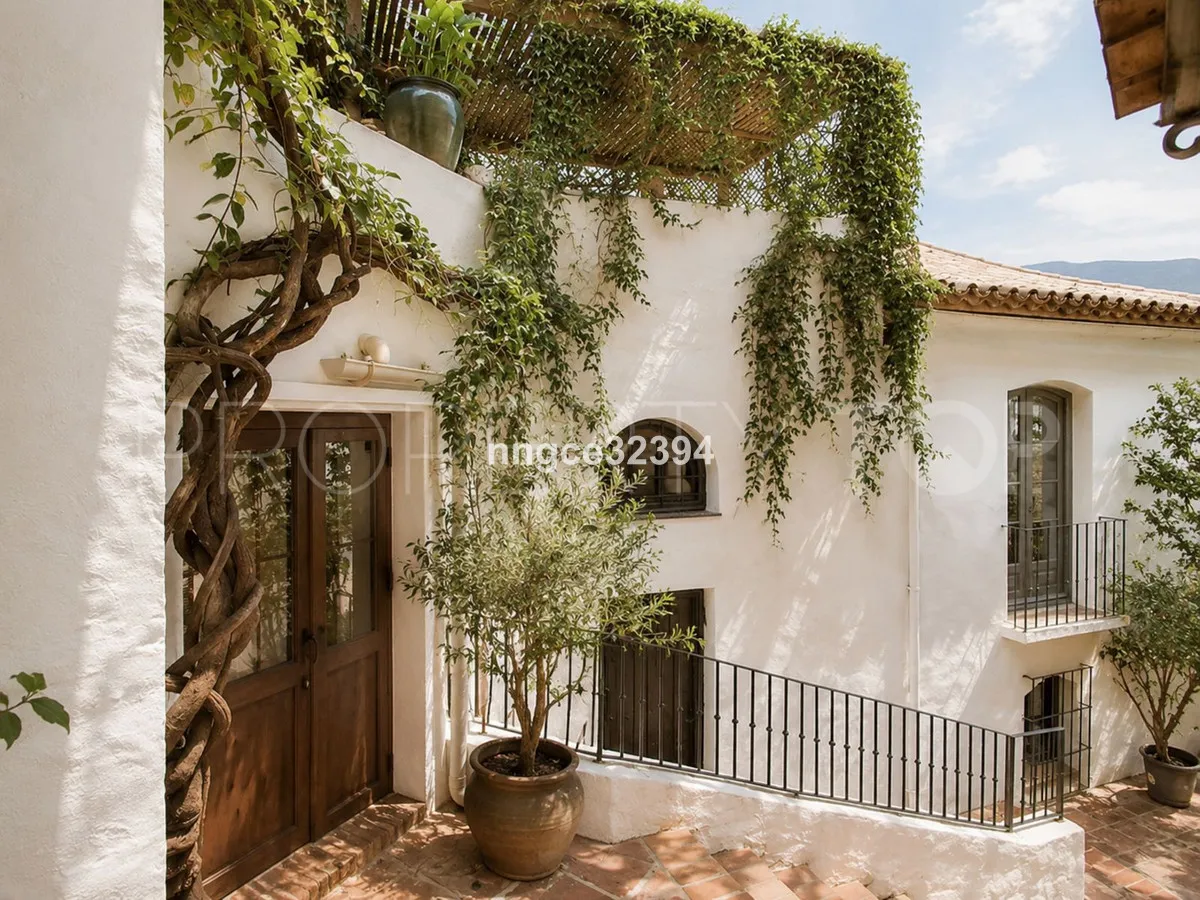 Villa for sale in Benahavis Centro