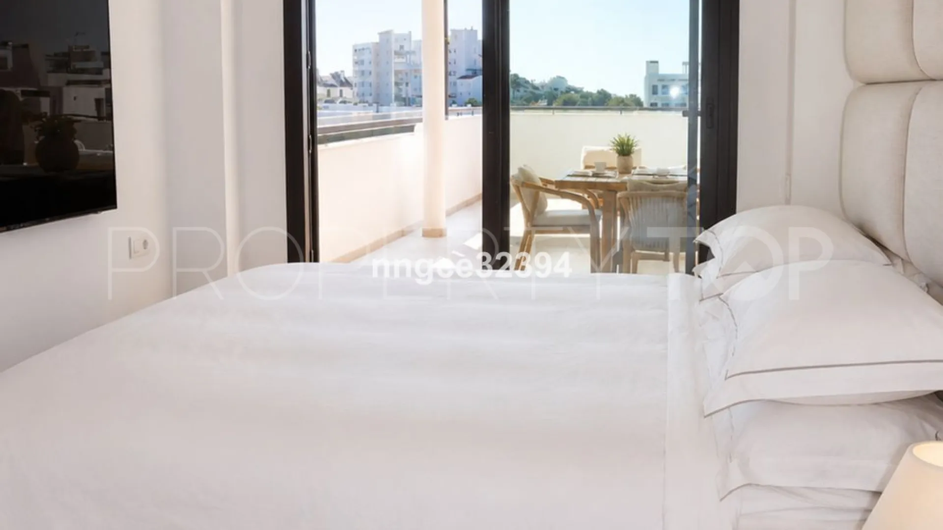 Apartment with 3 bedrooms for sale in Estepona