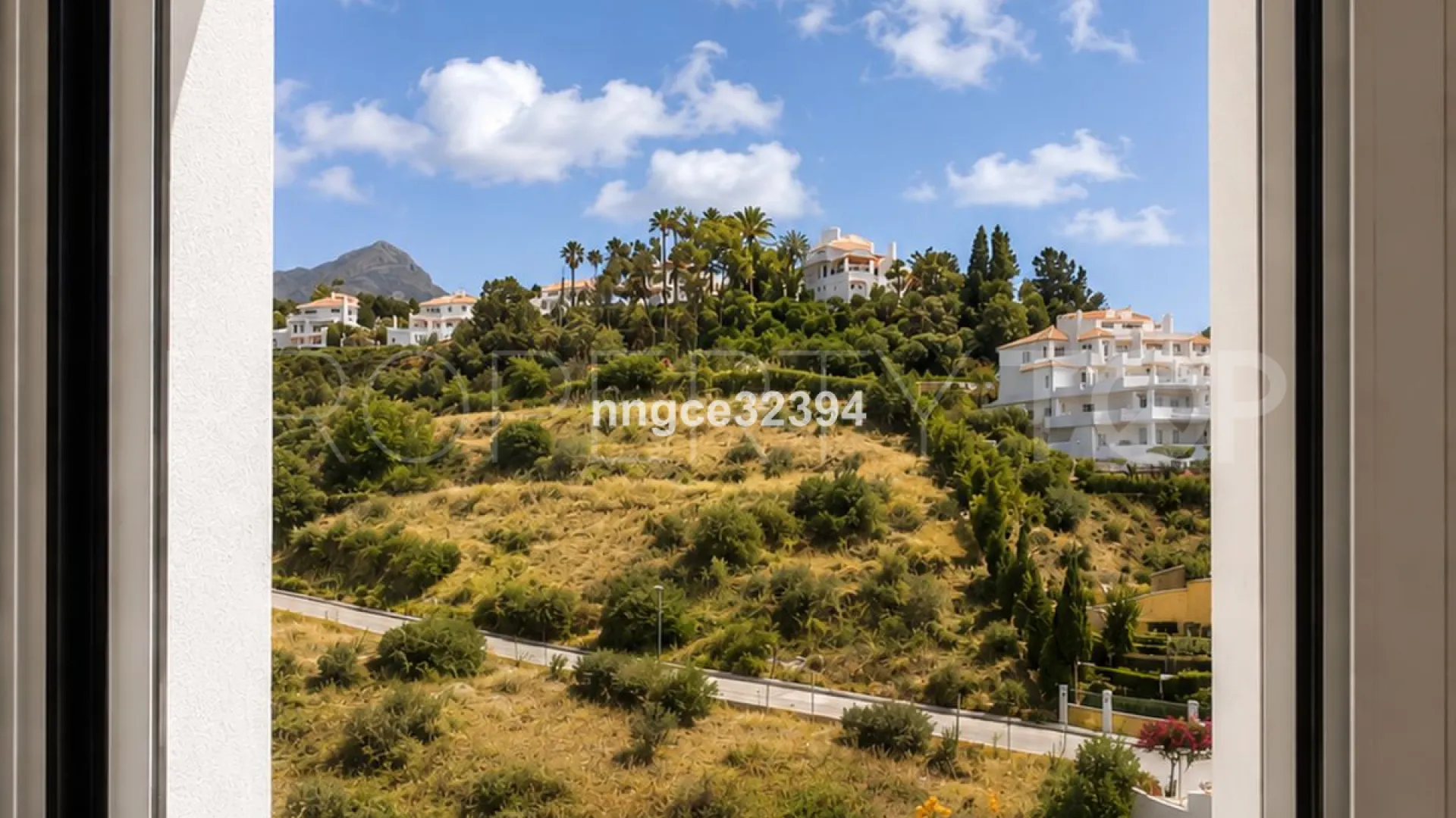 Apartment in Nueva Andalucia for sale