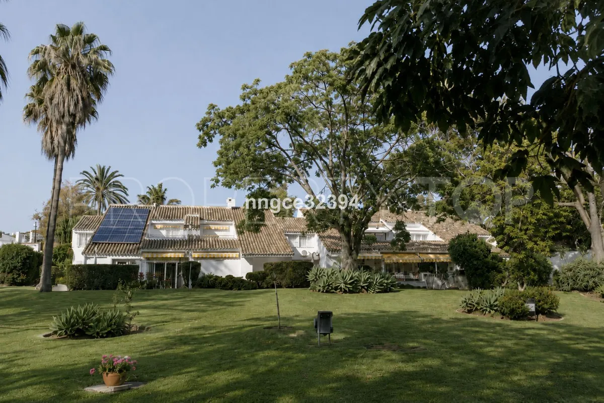 Comprar adosado con 3 dormitorios en Marbella - Puerto Banus
