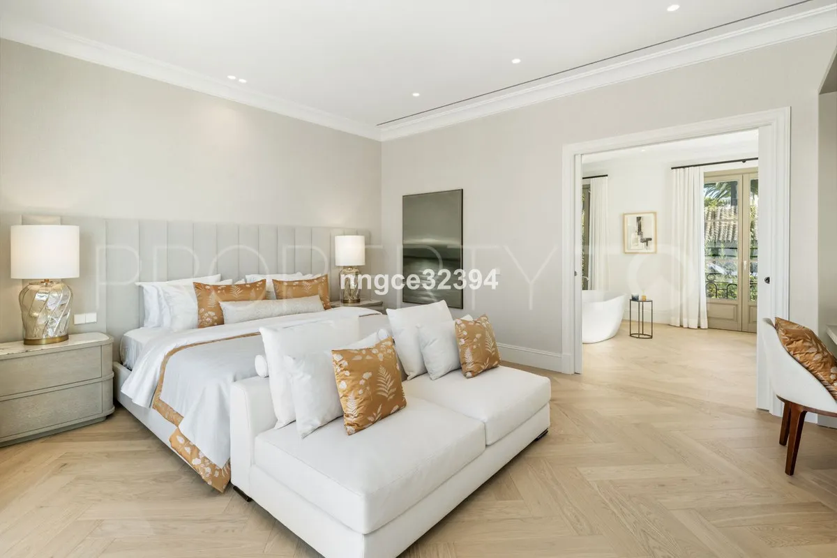 For sale villa in Nueva Andalucia