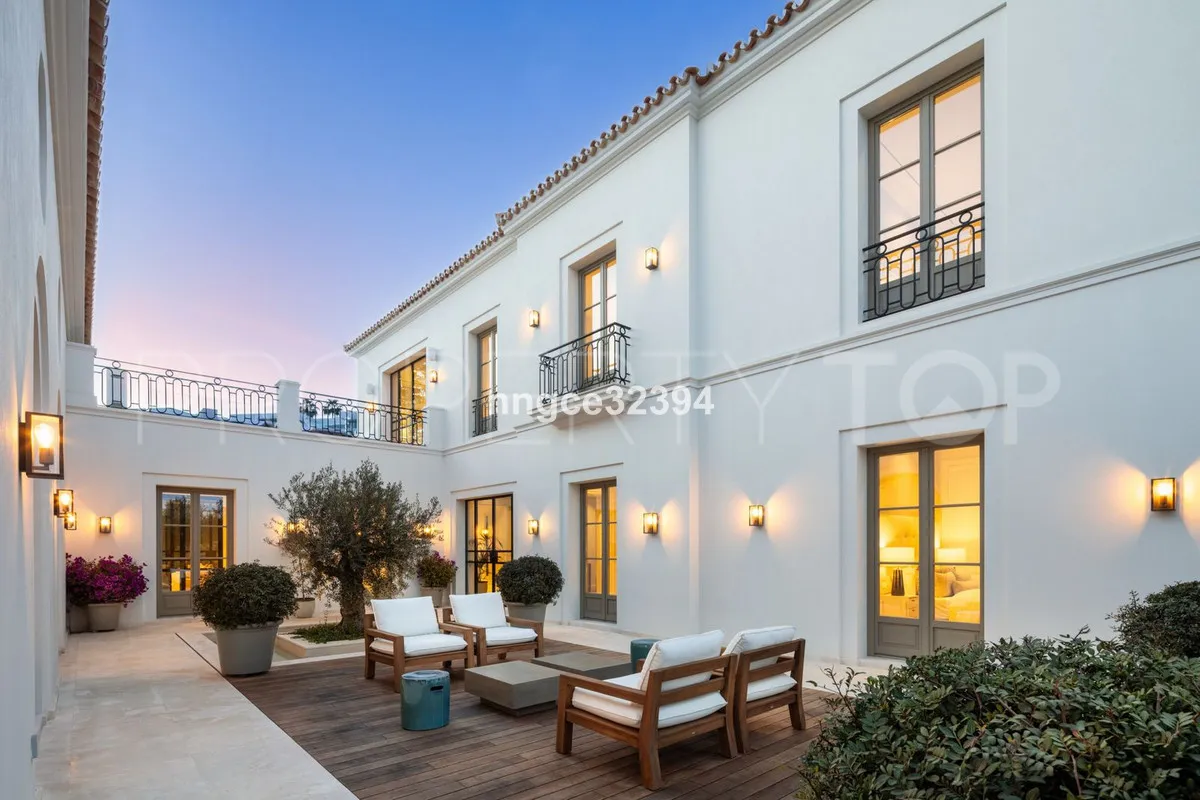 For sale villa in Nueva Andalucia