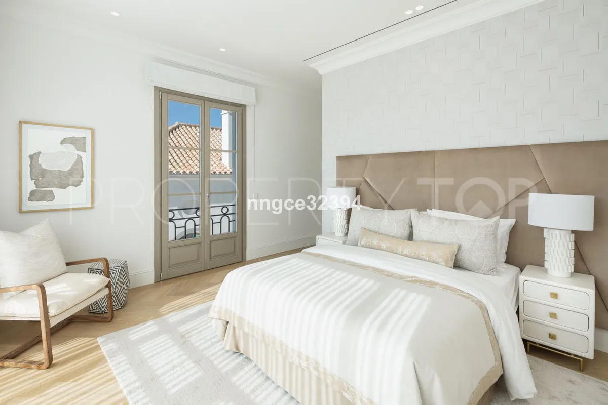 For sale villa in Nueva Andalucia