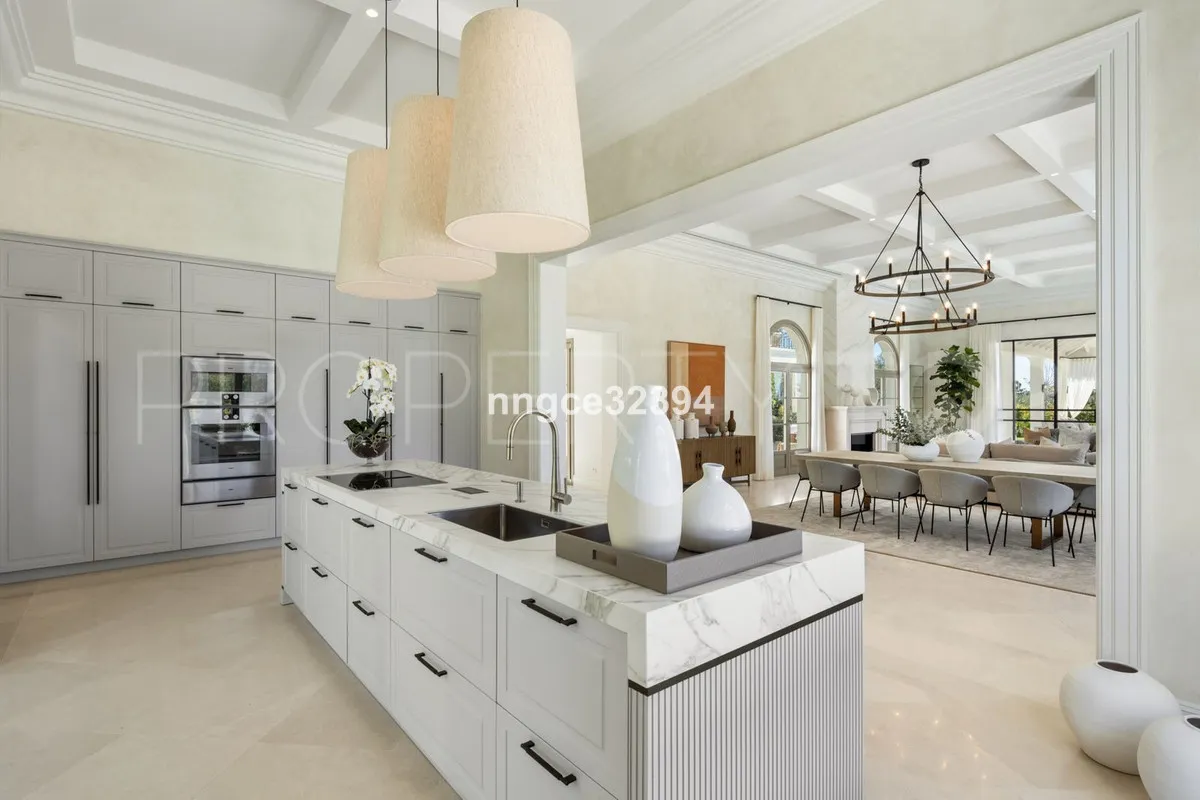 For sale villa in Nueva Andalucia