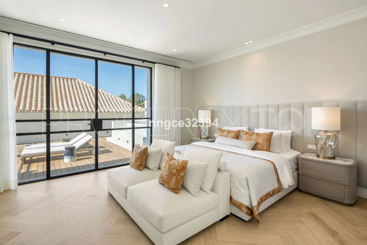 For sale villa in Nueva Andalucia