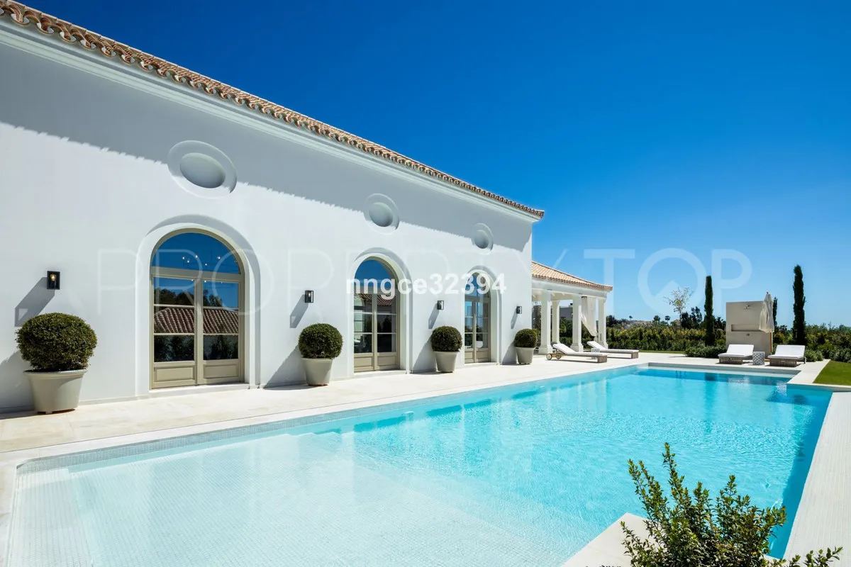 For sale villa in Nueva Andalucia