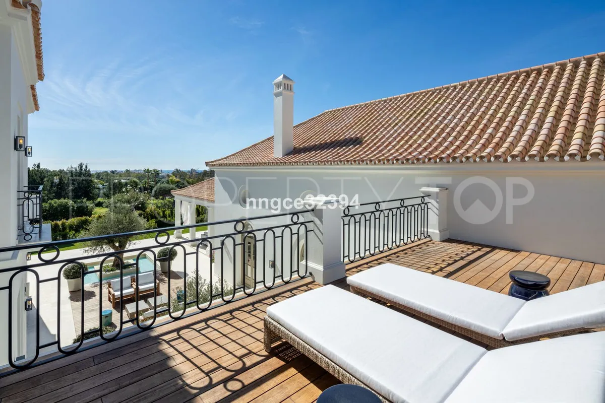 For sale villa in Nueva Andalucia