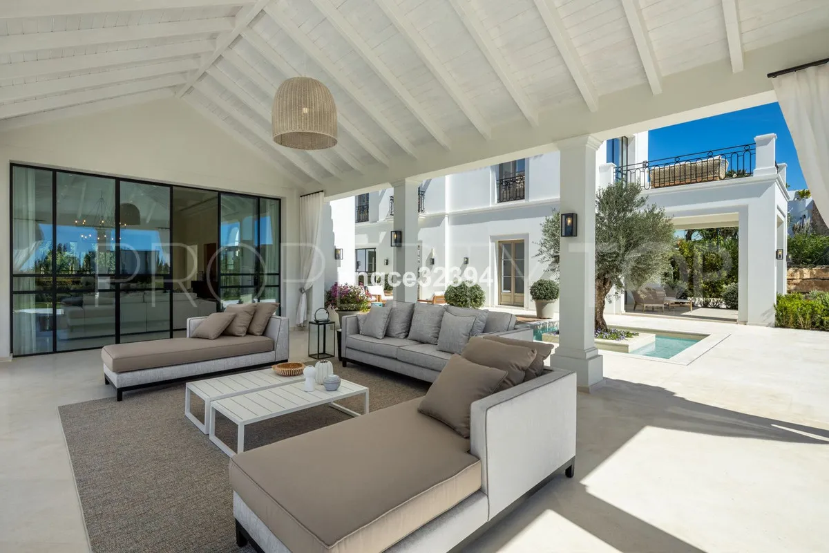 For sale villa in Nueva Andalucia