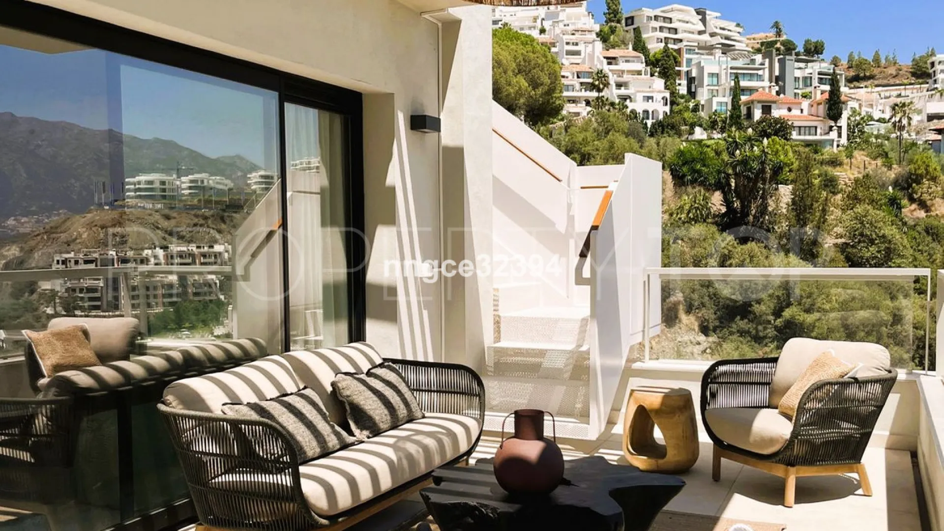 Ático en venta de 3 dormitorios en Benahavis