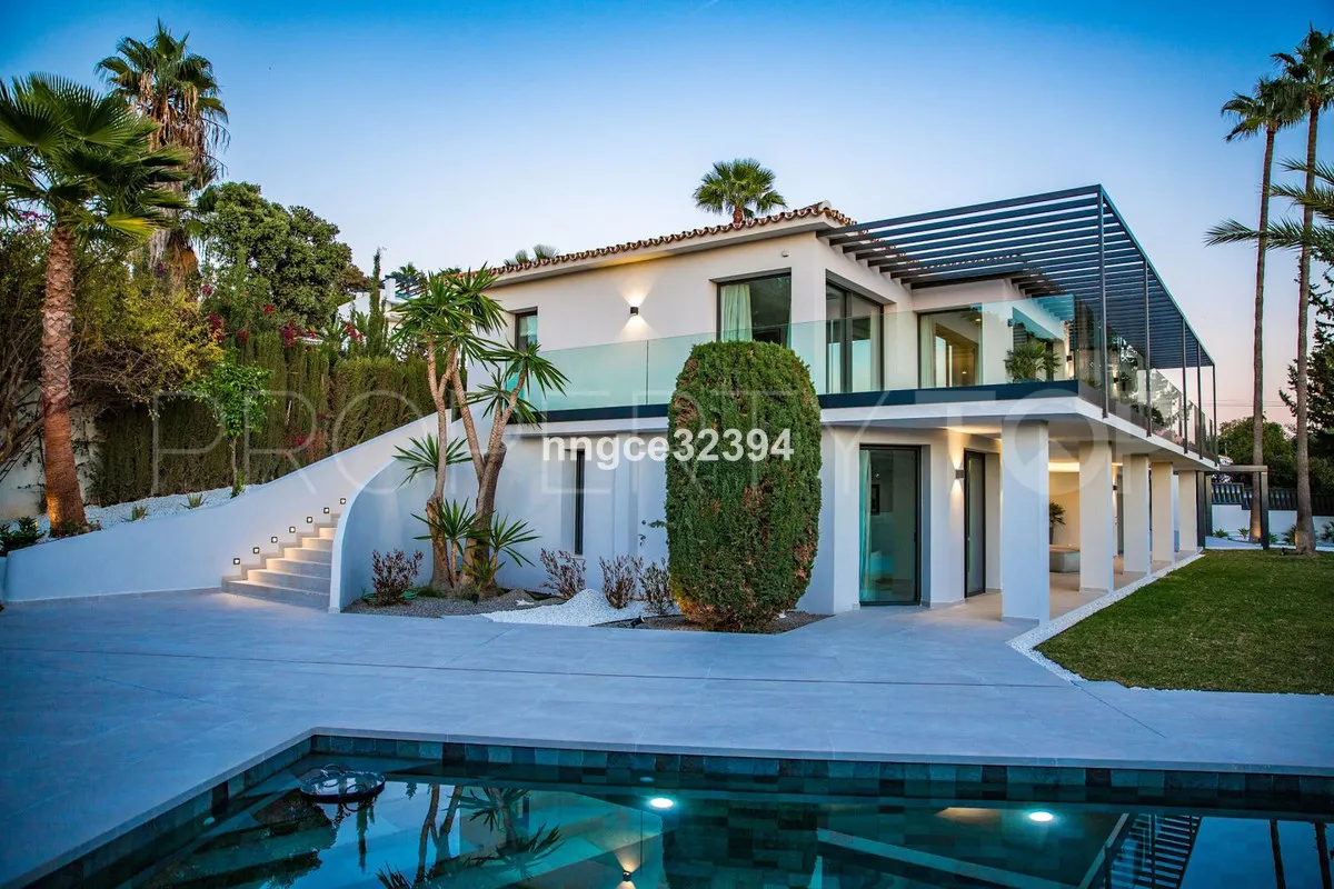 Buy villa with 5 bedrooms in Marbella Golden Mile