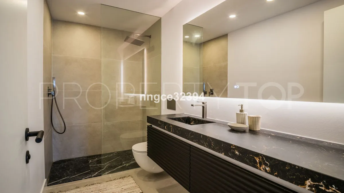 Buy villa with 5 bedrooms in Marbella Golden Mile