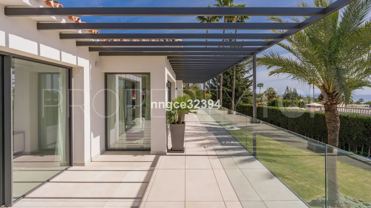 Buy villa with 5 bedrooms in Marbella Golden Mile