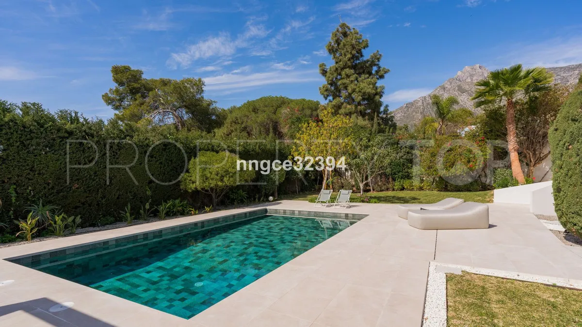 Buy villa with 5 bedrooms in Marbella Golden Mile