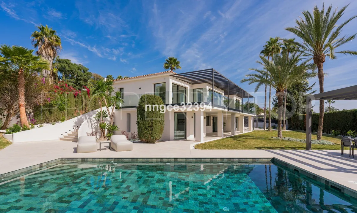 Buy villa with 5 bedrooms in Marbella Golden Mile