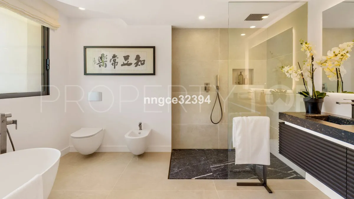 Buy villa with 5 bedrooms in Marbella Golden Mile