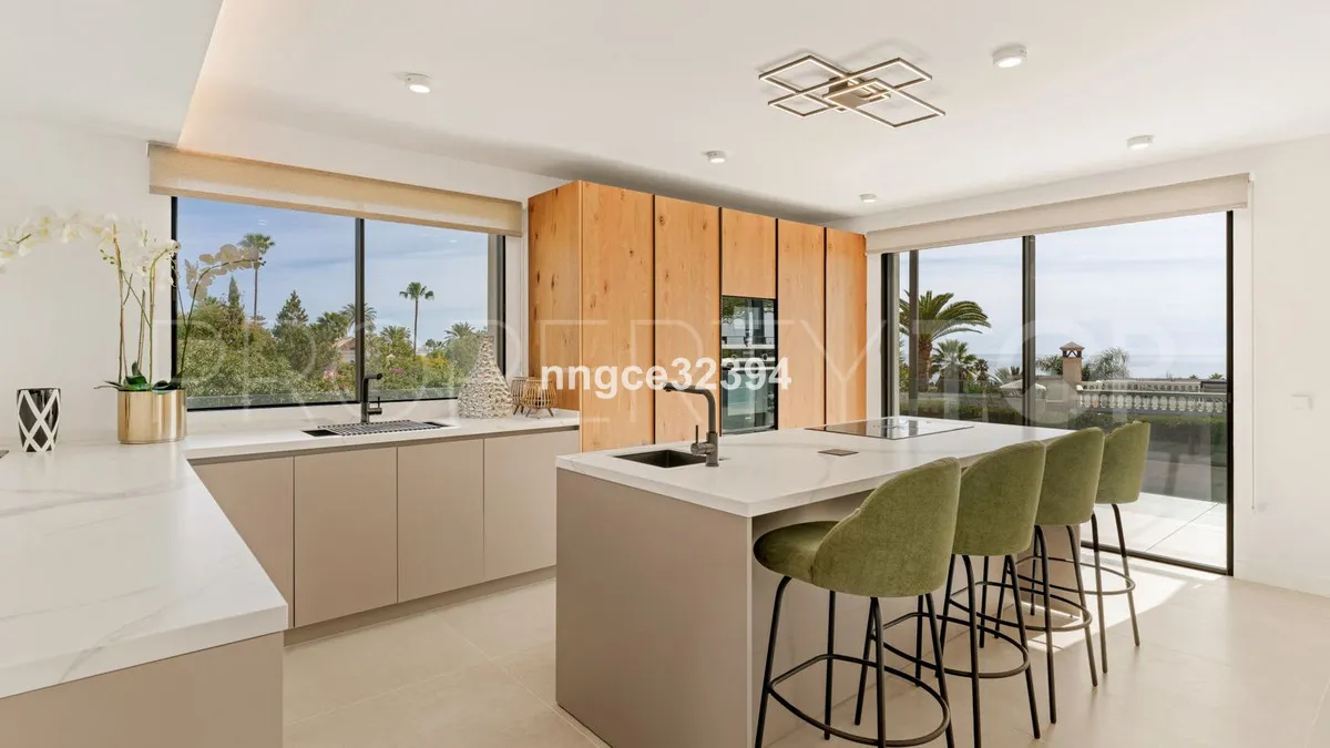 Buy villa with 5 bedrooms in Marbella Golden Mile