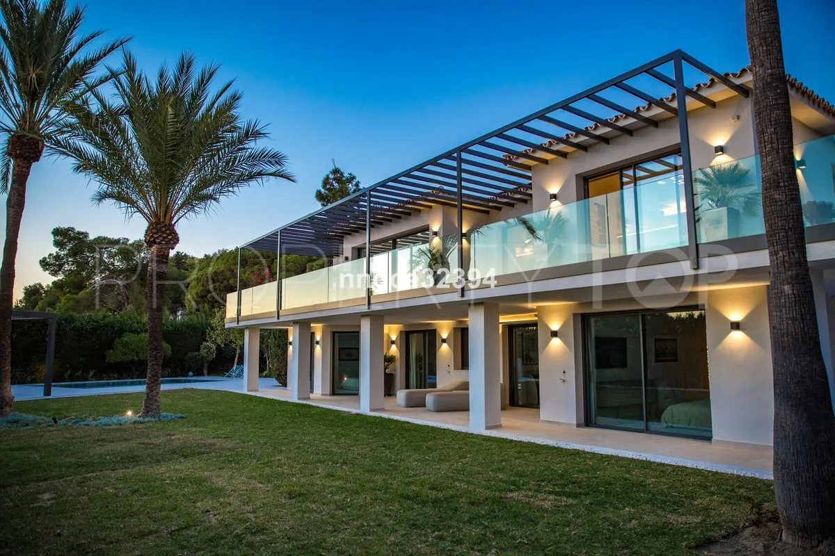 Buy villa with 5 bedrooms in Marbella Golden Mile